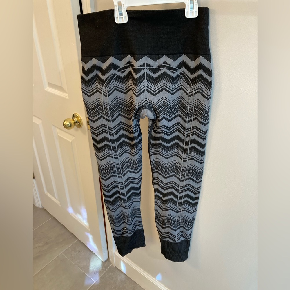 Lululemon woman’s Ebb to Street Leggings fits like a size 8/10
